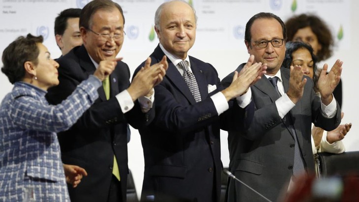 COP 21: un accord historique sur le climat adopté à l'unanimité  - ảnh 1
